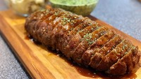 Sederhana, tapi tetap menggugah selera. Satu porsi rolade buatan @basant_catering ini, disajikand engan salad dan saus BBQ yang gurih manis. Foto: Instagram