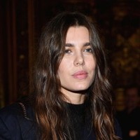 Sesuai kriteria kerajaan Monako, orangtua seorang anak harus dinikahkan agar bisa ditempatkan dalam urutan tahta. Karena Charlotte dan Dimitri telah merencanakan pernikahan, bayi tersebut masuk ke dalam tahta kerajaan. Charlotte sendiri merupakan calon ratu kerajaan Monako urutan kesembilan.  Foto: dok. Getty Images