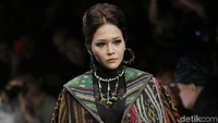 Di acara yang sama, Mulan Jameela juga tampil dengan busana muslim dari Sisesa. Pool/Palevi S/detikFoto.