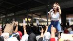 Momen Prabowo Minum Susu di Deklarasi Gerakan Emas