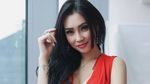 Baju Merah Jangan Sampai Lolos! Terpesona Seksinya Putri Juby