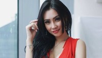 Namun Putri membantah , meskipun ia memang bersahabat dengan Delon sejak delapan tahun lalu. Dok. Instagram/17.putrijuby