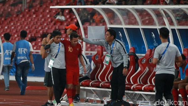 Momen Saat Egy Terkapar dan Tinggalkan Lapangan