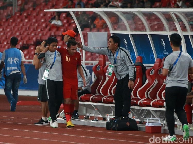 Momen Saat Egy Terkapar dan Tinggalkan Lapangan