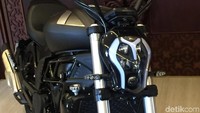 Benelli mengaku 502C adalah sebuah pengalaman pertama mereka. Namun bukan berarti ada kompromi, motor diproduksi agar menjadi motor yang cantik dan berotot. Motor dibuat Benelli untuk mengalahkan kompetitornya dan mengejutkan konsumen. Foto: Dadan Kuswaraharja