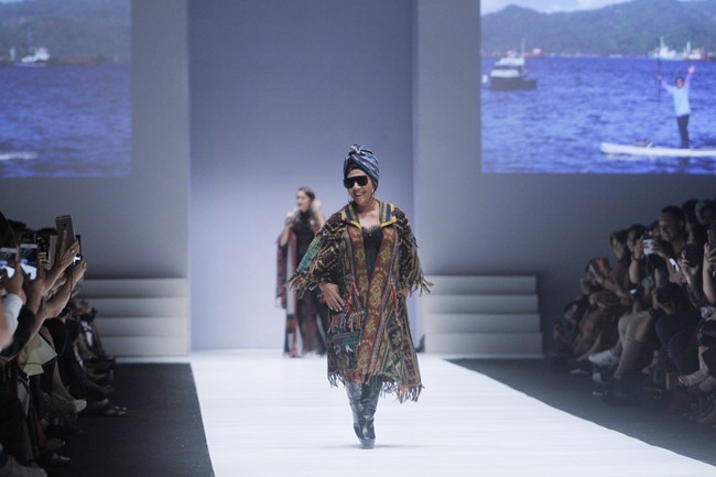 Semua penonton yang hadir berusaha memotret sang menteri dan bersorak memanggil namanya. Foto: Dok. Moh. Abduh/Wolipop