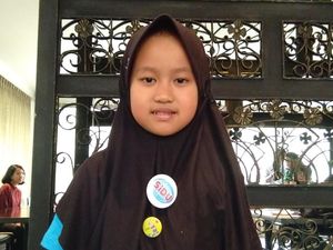 Alfia, Penulis Cilik yang Suka Membaca dari Sobekan Bungkus Nasi