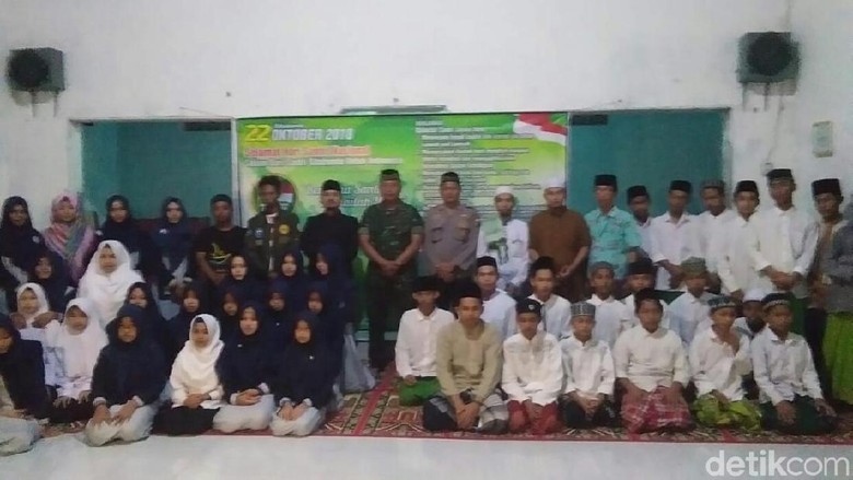 Santri Zaman Now Situbondo Deklarasi Semangat Jaga Keutuhan NKRI Santri Zaman Now Situbondo Deklarasi Semangat Jaga Keutuhan NKRI