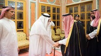 Diketahui bahwa MBS dicurigai terlibat dalam kematian Khashoggi, yang diklaim otoritas Saudi tewas dalam perkelahian di Konsulat Saudi di Istanbul pada 2 Oktober lalu. Otoritas Saudi telah menegaskan MBS tidak mengetahui dan tidak memerintahkan operasi jahat yang menewaskan Khashoggi. Foto: Bandar Algaloud/Courtesy of Saudi Royal Court/Handout via REUTERS