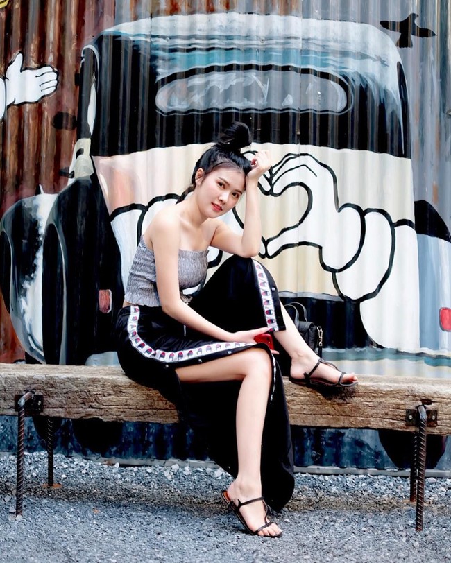 Maypim kerap mengunggah foto-foto dengan gaya seksi di akun media sosialnya. Foto: Instagram @maypimm