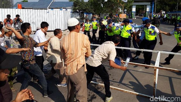 Simulasi di Bandara Adi Soemarmo, Boyolali.