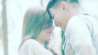 Putri memang berada dalam satu label dan ia pun memberikan dukungan atas single baru Delon dengan menyebutnya My Dulan. Dok. Instagram/17.putrijuby