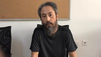 Seorang wartawan Jepang bernama Jumpei Yasuda akhirnya merasakan udara bebas usai disekap selama 40 bulan atau lebih dari 3 tahun oleh kelompok militan Suriah. Hatay Governorship/Turkish Police/Handout via Reuters.