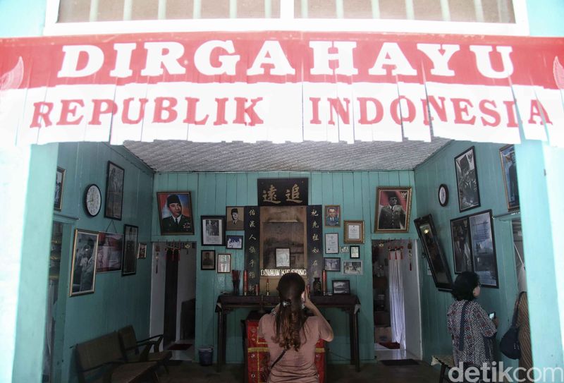Riders KTM mengunjungi Museum Sejarah Rengasdengklok di Karawang, Jawa Barat.