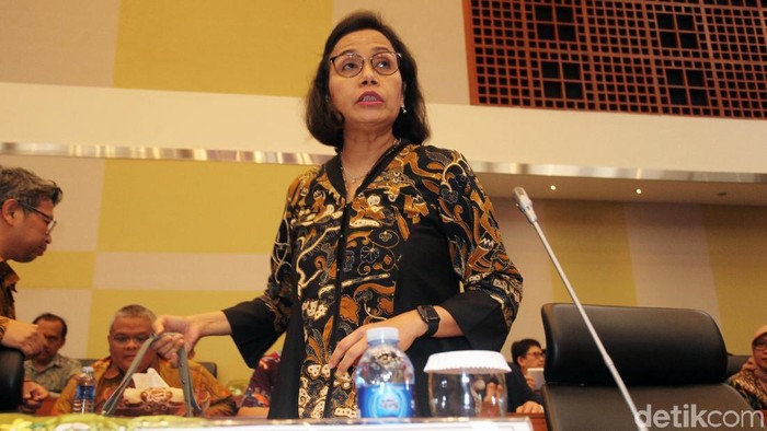 Menteri Keuangan Sri Mulyani Indrawati menjelaskan rencana pengalokasian dana kelurahan awalnya mencuat saat rapat pemerintah dengan walikota, pemerintah daerah dan DPR