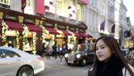 Aom Sushar, Artis Cantik Thailand yang Suka Jalan-jalan