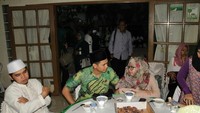 Wah, pada 3 Agustus 2013 Siti Haniatunnisa tengah berada dalam satu acara dengan Tommy Kurniawan. Tommy Kurniawan memang sempat mencalonkan diri jadi caleg DPP PKB awal tahun 2013. Foto: Facebook Sitii Haniatunnisa