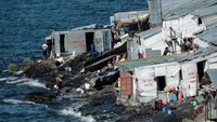 Kondisnya memang cukup memprihatinkan. Tapi menariknya, pulau ini jadi rebutan 2 negara yaitu Kenya dan Uganda. Sempat berkonflik, akhirnya di 2009 2 negara sepakat membentuk joint commission untuk mengurus pulau ini. (Yasuyoshi Chiba/AFP/Getty Images)