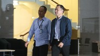 Para tersangka dari jajaran Pemkab Bekasi itu diduga menerima Rp 7 miliar sebagai bagian dari fee fase pertama yang bernilai total Rp 13 miliar.