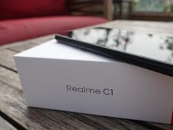 Unboxing Realme C1, Ponsel Notch Sejutaan