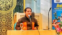 Ustaz di kajian tersebut adalah Ustaz Marzuki Imron yang kerap dikenal dengan nama Ustaz Naruto.