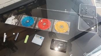 Pada masanya dulu, pemutar musik dari Sony dan Aiwa ini terbilang merajai gadget. Foto: Kris Fathoni/detikINET