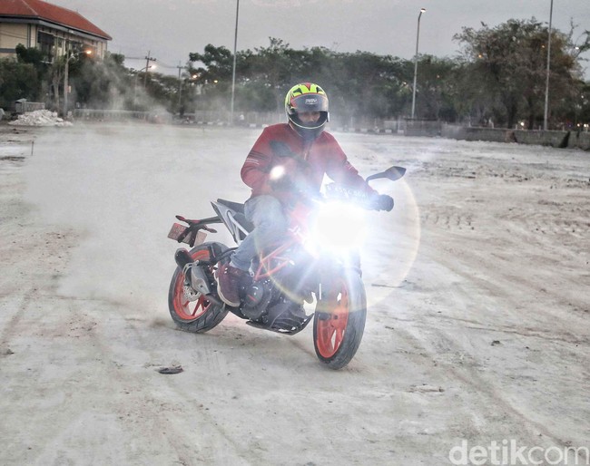 Seberapa Nyaman KTM Duke Dijadikan Motor Harian?