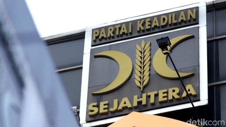 PKS Optimistis Dapat 61 Kursi DPR PKS Optimistis Dapat 61 Kursi DPR