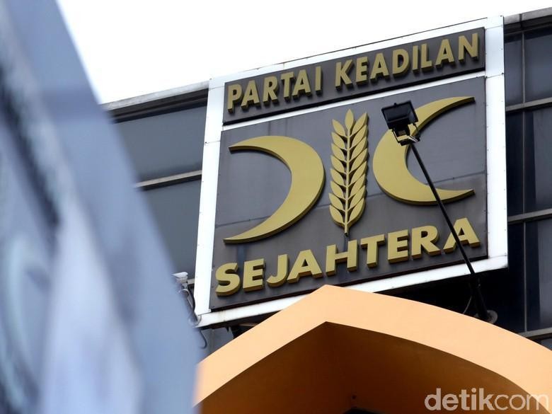 Kader PKS Mojokerto Ramai-ramai Mengundurkan Diri Kader PKS Mojokerto Ramai-ramai Mengundurkan Diri