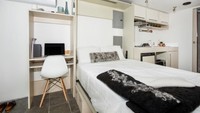 Selain menciptakan opsi ramah lingkungan melalui upcycling, Katz Box menggunakan desain Calico dengan sistem modular, yang berarti setiap bagian interior dapat disesuaikan untuk berbagai fungsi. Tobias Katz/inhabitat.com