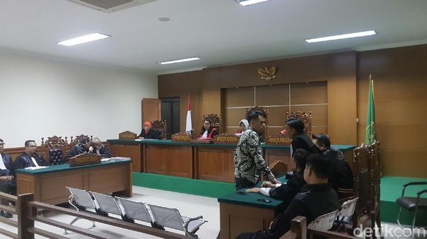  Dirut PT Novagro Indonesia dan PT Lintas Global Nusantara Ryan Anthoni divonis 10 tahun penjara dan denda Rp 250 juta subsider 4 bulan kurungan