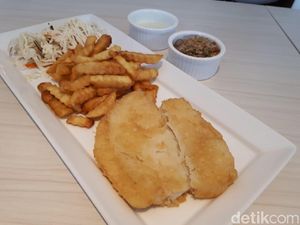 Fish & Chips House: Enaknya Makan Fish & Chips Dicocol Sambal Matah di Resto Mungil