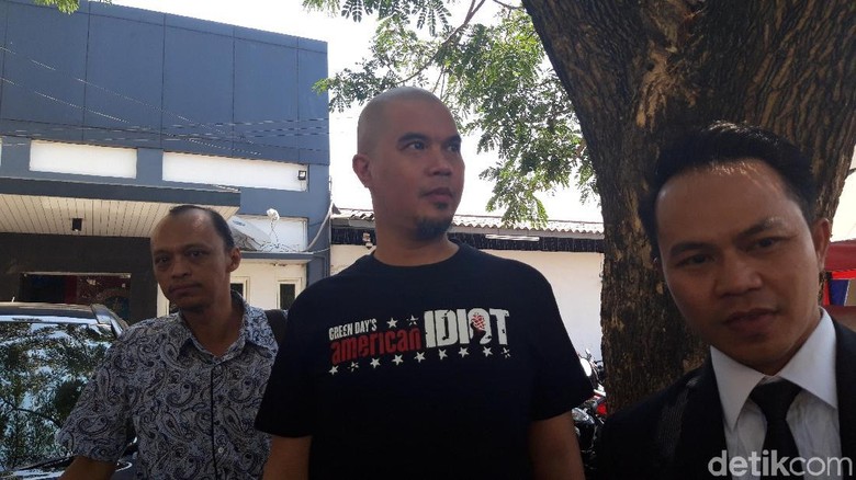 Polisi Tunggu Saksi Ahli, Ini Kata Pengacara Ahmad Dhani Polisi Tunggu Saksi Ahli, Ini Kata Pengacara Ahmad Dhani