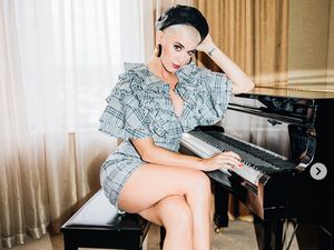 Unggah Foto Berkostum Hillary Clinton, Katy Perry Dituntut Rp 2,7 M
