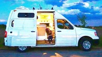 Menggunakan van Nissan NV2500 yang disebutnya dengan Freebird, Lisa memulai perjalanannya keliling Amerika Serikat. Kisah perjalanannya pun ia unggah lewat akun Istagram Vacay Vans (vacayvans/Instagram)