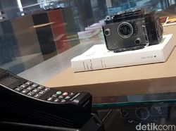 Ponsel OPPO Berbaur dengan Walkman, Nintendo Jadul, dan PS1