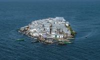 Pulaunya berbentuk bulat dan berbatu (Yasuyoshi Chiba/AFP/Getty Images)