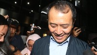 Toto diperiksa sekitar 10 jam sebagai saksi untuk tersangka Billy Sindoro dalam kasus suap proyek Meikerta bersama 11 orang lainnya.