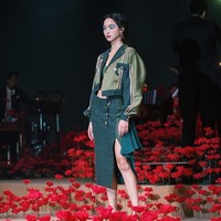 Sebelum ikut Asias Next Top Model, Dana sudah menjadi model untuk desainer lokal. Begini aksinya saat beraksi di catwalk. (Foto: Instagram/@dsloz)