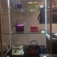 Christies Hong Kong menawarkan sebanyak 249 tas Hermes dalam pelelangannya untuk musim gugur 2018 yang berlangsung 24-26 November nanti. Sebanyak 70% koleksi adalah tas edisi terbatas yang diproduksi baru-baru ini. Enam di antaranya yang bernilai hingga ratusan juta dipamerkan di Grand Hyatt Jakarta pada 25-26 Oktober 2018. Foto: Rahmi/Wolipop