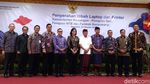Gaya Sri Mulyani Bagi-bagi Ratusan Laptop Bekas IMF-WB Meeting