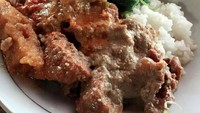 Yang ini juga dari Solo, sambal tumpang lebih kental dan merah menggoda. Nyam! Foto : Instagram @soloinfo