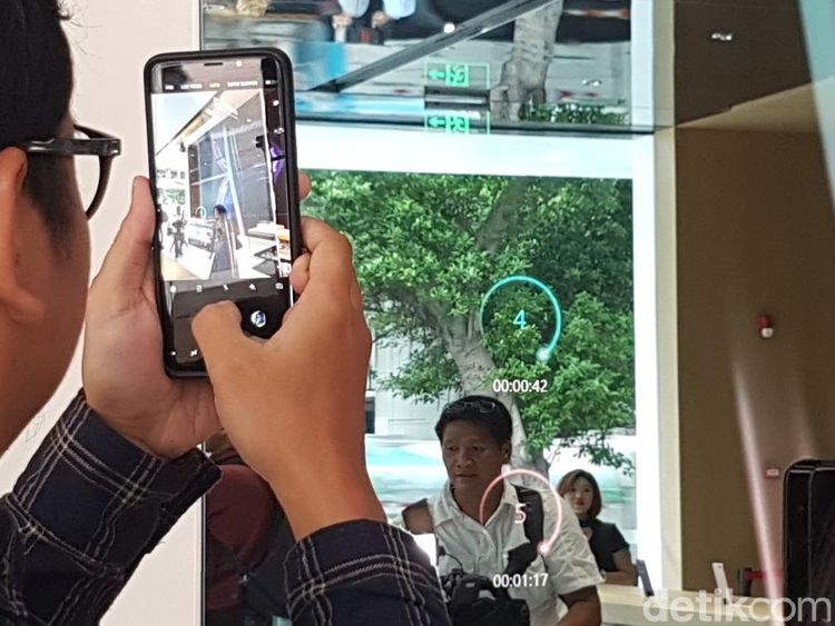 Mengintip Megahnya Toko Oppo di Shenzhen