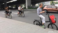 Seperti hampir semua kota di China, Guangzhou juga menerapkan aturan penggunaan sepeda sebagai salah satu alat transportasi guna mengurangi polusi udara dan menghemat energi. (Foto: Frieda/detikHealth) 
