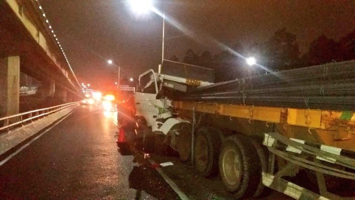 Korban Tewas Tertimpa Baja Akibat Kecelakaan Truk Jadi 2 Orang