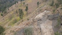 Tim survey terhenti di Bukit Penyesalan karena ada longsoran, sekitar 120 meter sebelum Plawangan Sembalun (Dok. Balai Taman Nasional Gunung Rinjani)