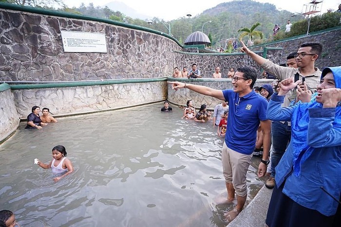Sandiaga Uno, Pemandian Air Panas dan Pariwisata