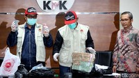 KPK menjerat Bupati Cirebon dengan Pasal 12 huruf a atau huruf b atau Pasal dan Pasal 12 huruf a atau huruf b atau Pasal 12 B atau Pasal 11 UU Pemberantasan Tindak Pidana Korupsi. Sedangkan Sekdis Gatot Rachmanto disangkakan melanggar Pasal 5 ayat 1 huruf a atau huruf b atau Pasal 13 UU Pemberantasan Tindak PIdana Korupsi jo Pasal 55 ayat 1 ke-1 KUHP.
