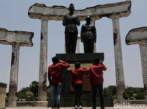 Memaknai Hari Pahlawan di Jalanan ala KTM Road Warriors