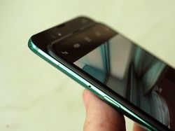 4 Smartphone Gahar dengan Kamera Tersembunyi